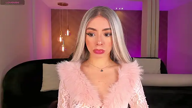 IsabellaMoreau online show from April 2026 07:48:01 PM