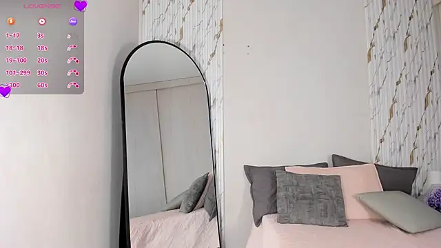 MissVioleet  online show from April 2026 05:20:02 PM