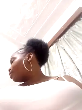 Snapshot of ShySexyBaddiexx chatting on November 2025 10:43:02 PM ShySexyBaddiexx online show from November 2025 10:43:02 PM