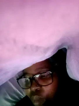 Snapshot of ShySexyBaddiexx chatting on November 2025 01:32:01 PM ShySexyBaddiexx online show from November 2025 01:32:01 PM