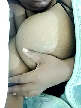 Snapshot of ShySexyBaddiexx chatting on November 2025 08:08:02 AM ShySexyBaddiexx online show from November 2025 08:08:02 AM