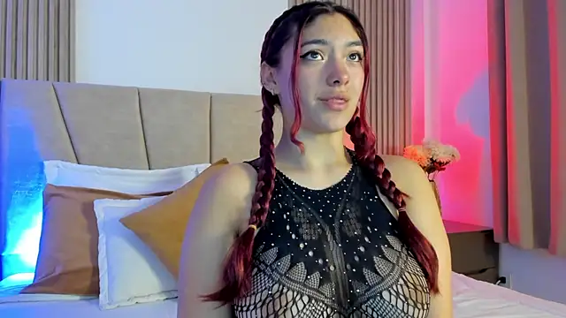 Victoria Beaumont online show from November 2025 11:53:01 AM