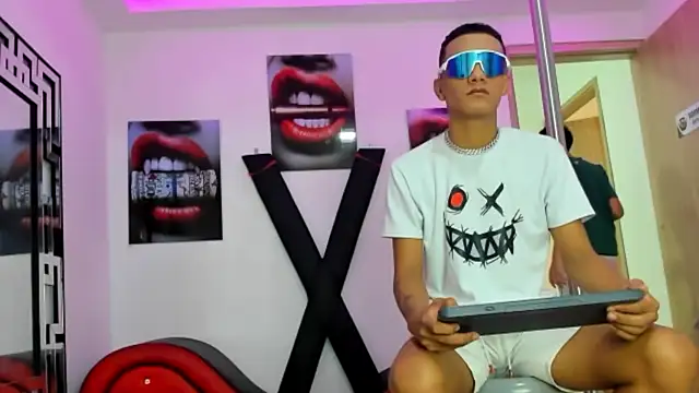 TWINKS FRIENDS online show from October 2025 07:20:01 AM