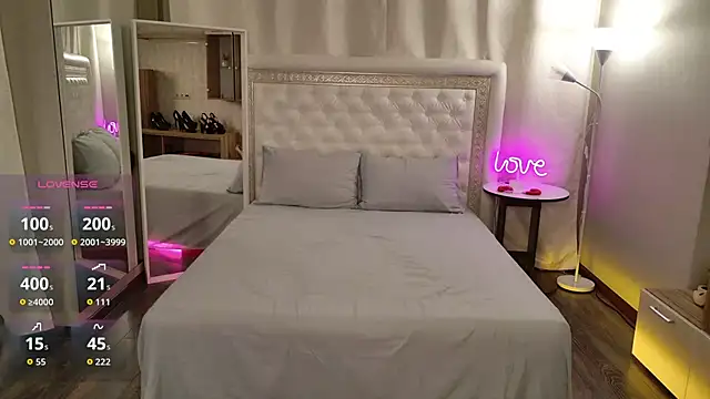 Snapshot of Alice_on_fire chatting on October 2025 01:24:02 AM Alice on fire online show from October 2025 01:24:02 AM