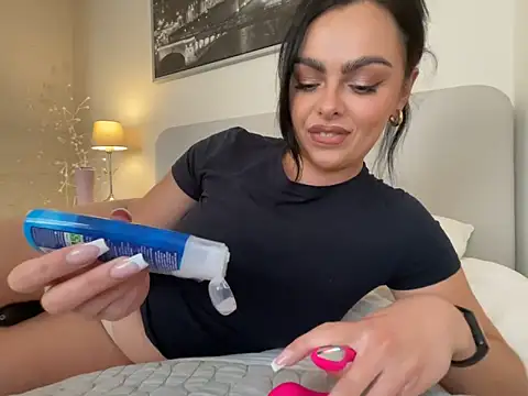 Snapshot of FrancescaXO chatting on June 2026 02:30:01 PM FrancescaXO online show from June 2026 02:30:01 PM