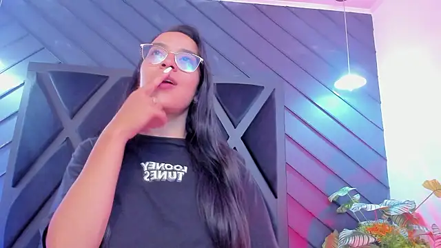 zoe martins  online show from February 2026 05:19:01 PM