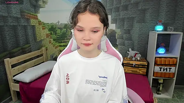 Snapshot of EmilyChaves chatting on September 2025 10:56:02 PM EmilyChaves online show from September 2025 10:56:02 PM