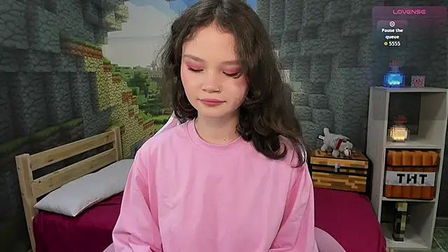 Snapshot of EmilyChaves chatting on September 2025 03:39:02 PM EmilyChaves online show from September 2025 03:39:02 PM