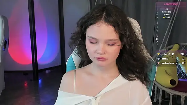 Snapshot of EmilyChaves chatting on October 2025 02:33:01 AM EmilyChaves online show from October 2025 02:33:01 AM