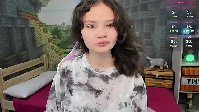 Snapshot of EmilyChaves chatting on October 2025 05:58:02 PM EmilyChaves online show from October 2025 05:58:02 PM