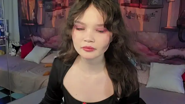 EmilyChaves online show from November 2025 04:50:01 PM