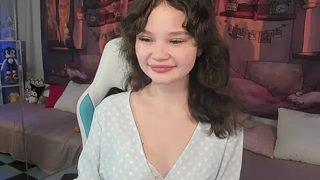 EmilyChaves online show from November 2025 04:47:01 PM