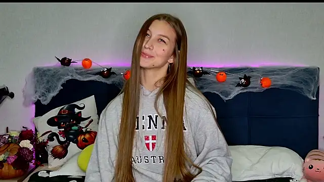 Snapshot of MissEmilyMiller chatting on November 2025 05:14:01 PM MissEmilyMiller online show from November 2025 05:14:01 PM