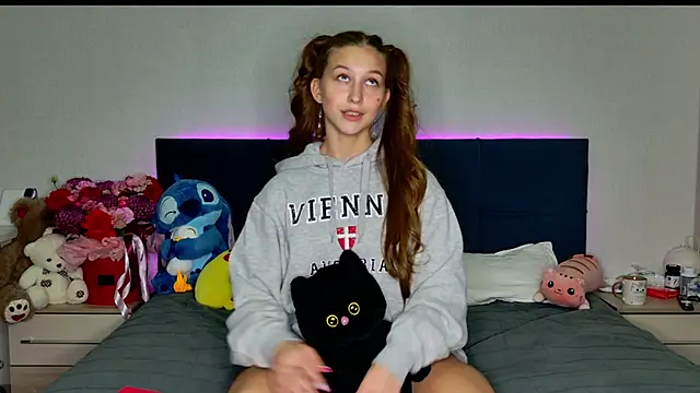 Snapshot of MissEmilyMiller chatting on November 2025 05:36:02 PM MissEmilyMiller online show from November 2025 05:36:02 PM