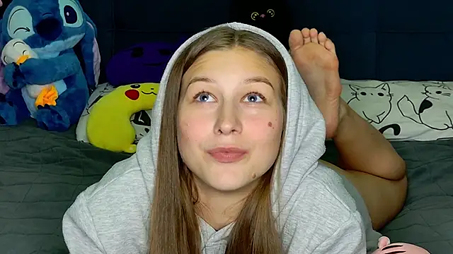 Snapshot of MissEmilyMiller chatting on December 2025 06:13:02 PM MissEmilyMiller online show from December 2025 06:13:02 PM