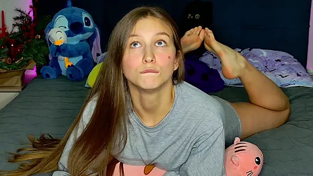 Snapshot of MissEmilyMiller chatting on December 2025 07:33:02 PM MissEmilyMiller online show from December 2025 07:33:02 PM