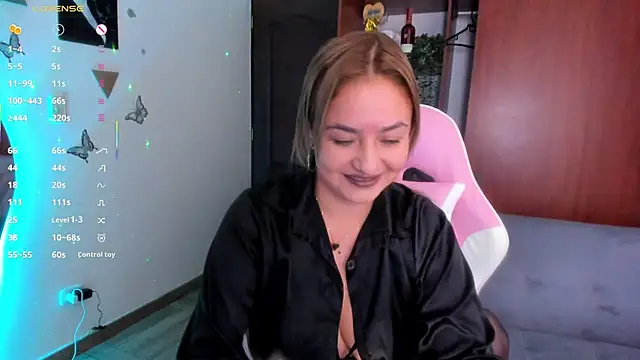 luciamature  online show from February 2026 12:04:02 AM