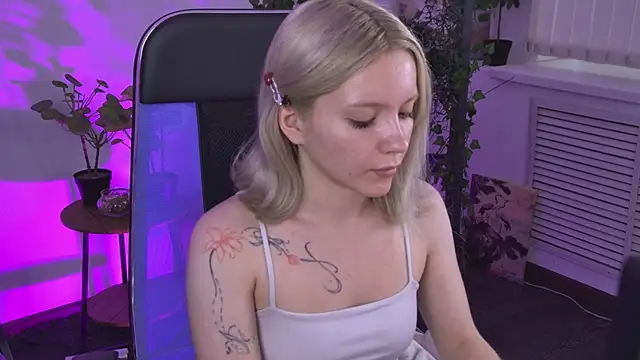 AuroraWrenfield online show from June 2026 12:26:01 AM