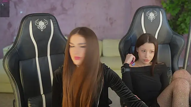 Snapshot of Goldie_Flame chatting on November 2025 11:26:02 PM Goldie Flame online show from November 2025 11:26:02 PM