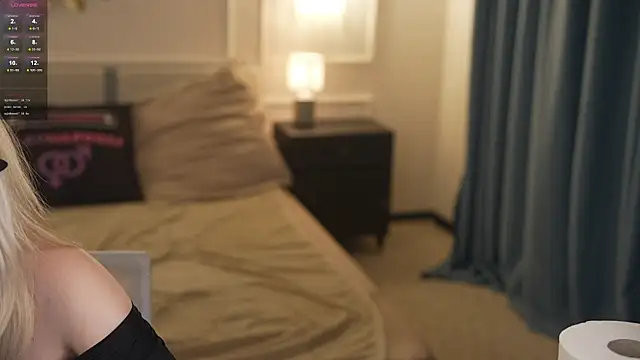 Snapshot of Scarlett_Sweet054 chatting on November 2025 03:44:01 PM Scarlett Sweet054 online show from November 2025 03:44:01 PM