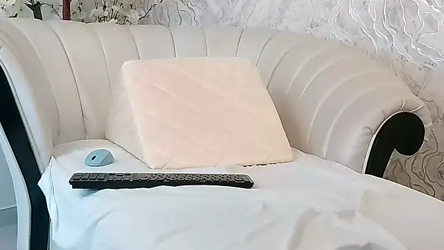 aura sanders1 online show from December 2025 11:37:02 AM