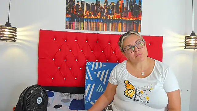 Snapshot of carolinacrus01 chatting on October 2025 04:42:02 PM carolinacrus01 online show from October 2025 04:42:02 PM