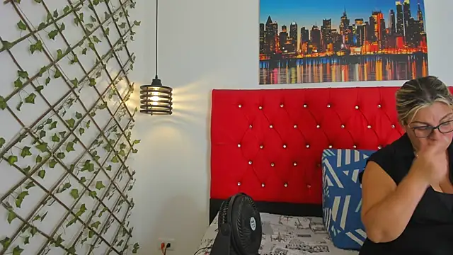 Snapshot of carolinacrus01 chatting on October 2025 03:02:01 PM carolinacrus01 online show from October 2025 03:02:01 PM