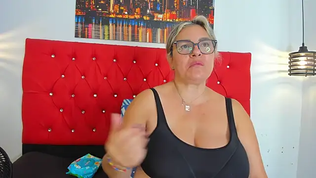 Snapshot of carolinacrus01 chatting on November 2025 07:12:01 PM carolinacrus01 online show from November 2025 07:12:01 PM