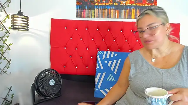 Snapshot of carolinacrus01 chatting on November 2025 03:22:01 PM carolinacrus01 online show from November 2025 03:22:01 PM