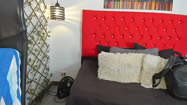 Snapshot of carolinacrus01 chatting on November 2025 04:07:01 PM carolinacrus01 online show from November 2025 04:07:01 PM