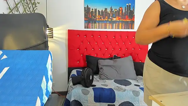 Snapshot of carolinacrus01 chatting on November 2025 04:39:02 PM carolinacrus01 online show from November 2025 04:39:02 PM