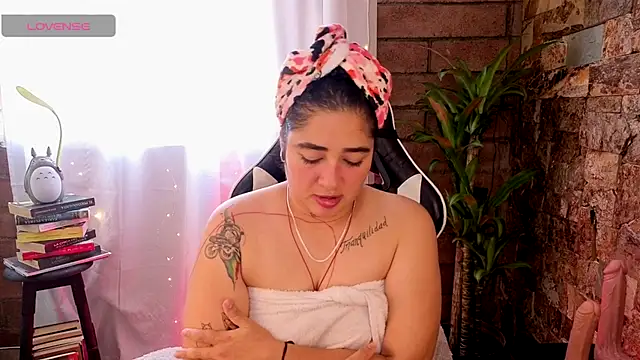 Snapshot of _kat_1995 chatting on September 2025 07:02:02 PM kat 1995 online show from September 2025 07:02:02 PM