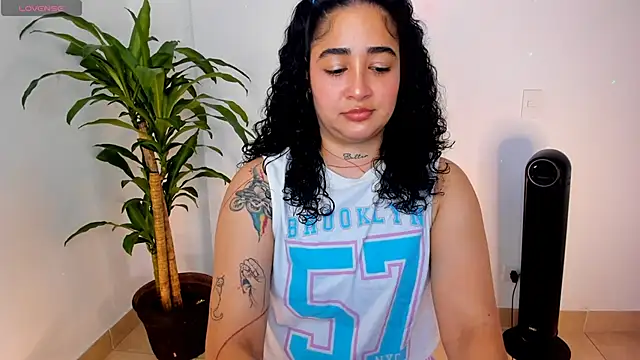 Snapshot of _kat_1995 chatting on December 2025 09:54:02 PM kat 1995 online show from December 2025 09:54:02 PM