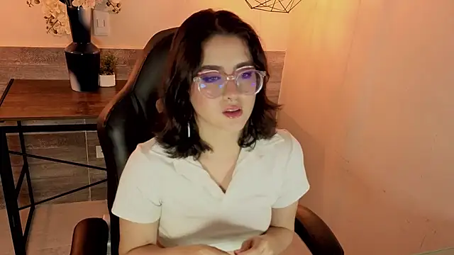 Snapshot of LiLLiAnderson chatting on November 2025 11:53:02 AM LiLLiAnderson online show from November 2025 11:53:02 AM