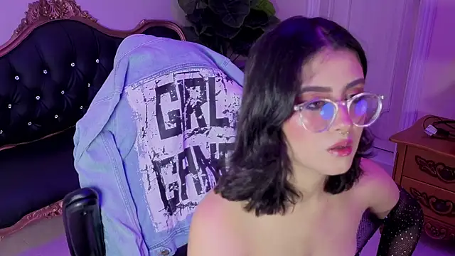 Snapshot of LiLLiAnderson chatting on November 2025 11:54:02 AM LiLLiAnderson online show from November 2025 11:54:02 AM