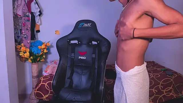 Snapshot of Andrewpetrikov_ chatting on October 2025 03:15:01 AM Andrewpetrikov online show from October 2025 03:15:01 AM