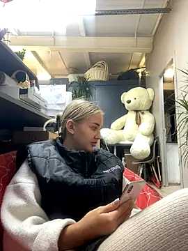 Snapshot of CandyVice chatting on September 2025 05:38:02 PM CandyVice online show from September 2025 05:38:02 PM