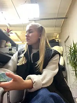 Snapshot of CandyVice chatting on October 2025 05:12:02 PM CandyVice online show from October 2025 05:12:02 PM