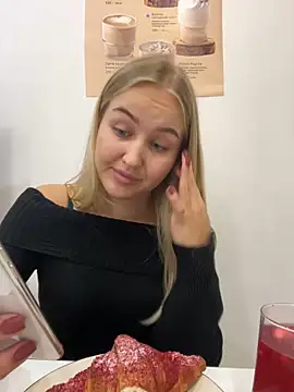 Snapshot of CandyVice chatting on October 2025 05:24:02 PM CandyVice online show from October 2025 05:24:02 PM