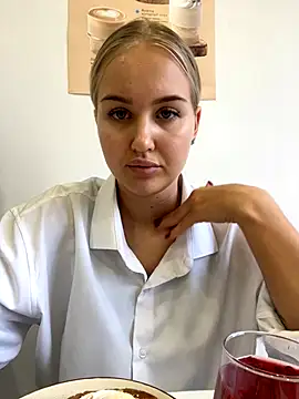 CandyVice online show from November 2025 01:10:02 PM