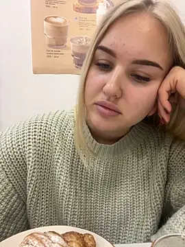 CandyVice online show from November 2025 05:12:01 PM