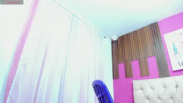 Snapshot of Lucia_Spear chatting on October 2025 12:45:02 PM Lucia Spear online show from October 2025 12:45:02 PM