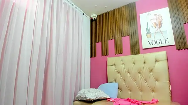 Snapshot of Lucia_Spear chatting on November 2025 01:23:01 PM Lucia Spear online show from November 2025 01:23:01 PM