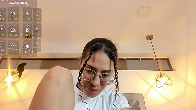 Snapshot of Hanna_Cornee_ chatting on October 2025 02:29:01 PM Hanna Cornee online show from October 2025 02:29:01 PM