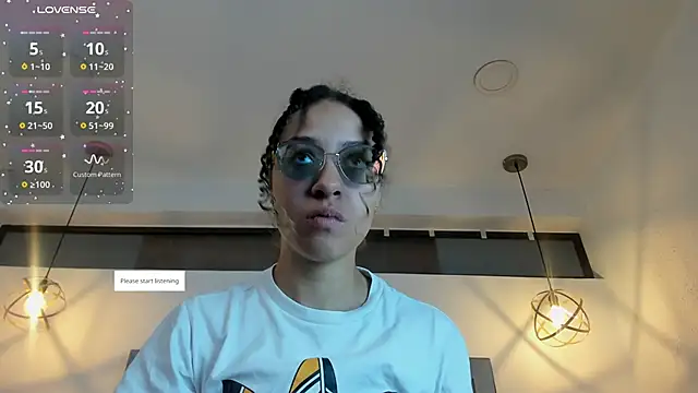 Snapshot of Hanna_Cornee_ chatting on November 2025 02:06:01 PM Hanna Cornee online show from November 2025 02:06:01 PM