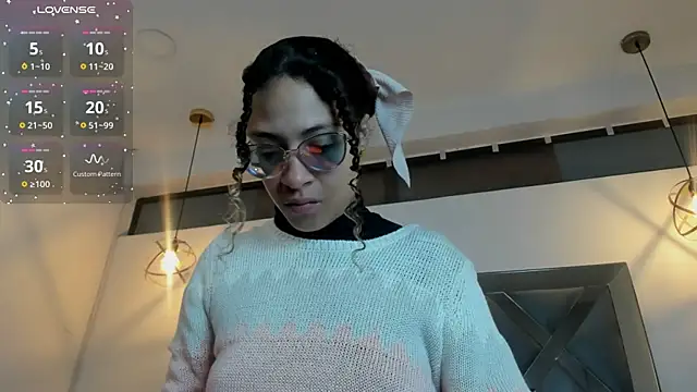 Snapshot of Hanna_Cornee_ chatting on November 2025 01:22:01 PM Hanna Cornee online show from November 2025 01:22:01 PM