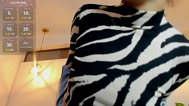 Snapshot of Hanna_Cornee_ chatting on November 2025 01:10:01 PM Hanna Cornee online show from November 2025 01:10:01 PM