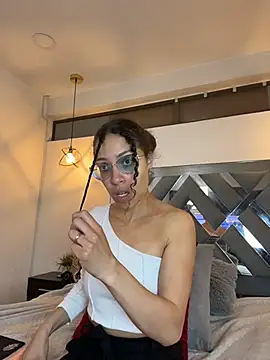 Snapshot of Hanna_Cornee_ chatting on November 2025 02:05:01 PM Hanna Cornee online show from November 2025 02:05:01 PM