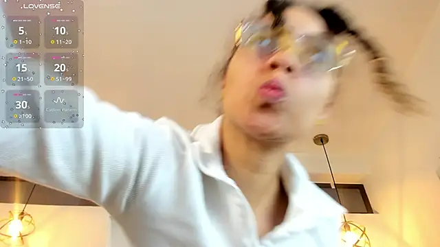 Snapshot of Hanna_Cornee_ chatting on November 2025 01:39:02 PM Hanna Cornee online show from November 2025 01:39:02 PM