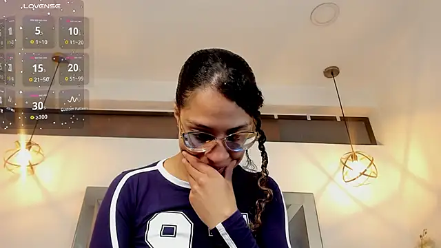 Snapshot of Hanna_Cornee_ chatting on November 2025 01:33:02 PM Hanna Cornee online show from November 2025 01:33:02 PM